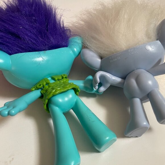 2 DreamWorks Trolls Dolls - Picture 9 of 9